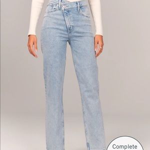 A&F Ultra High Rise 90s Straight Jean